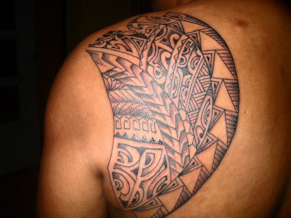 tattoo polinesiano